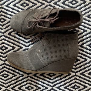 Toms olive ankle boots size 7.5